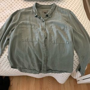 Universal Thread Button Down